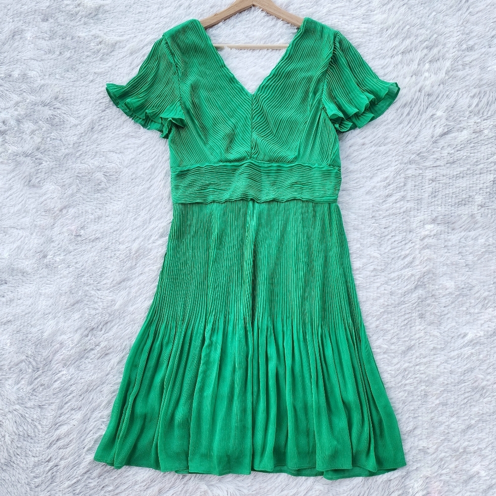 DKNY Kelly Green‎ Pleated V-neck Flounce Dress